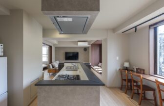 熊本城のすぐそば、繁華街へも徒歩2分の場所にある宿泊施設です。